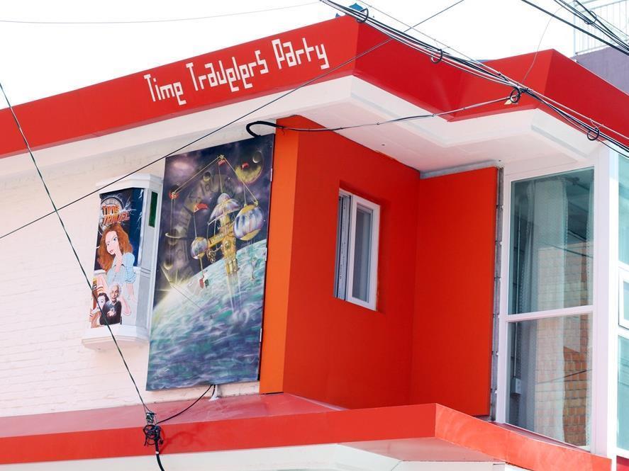 Time Travelers Party Hostel In Hongdae Seoul Exterior photo